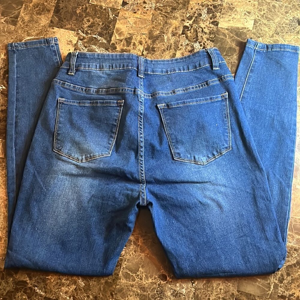 Jeans    - Picture 2 of 2